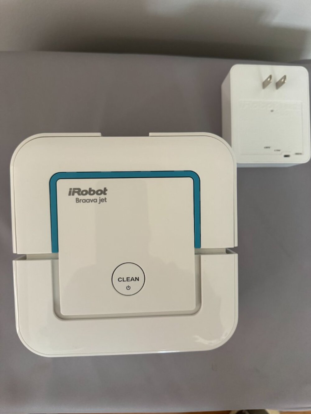 🌟 iRobot Braava Jet 240 Robot Mop + Damp Sweeping Pads 🌟